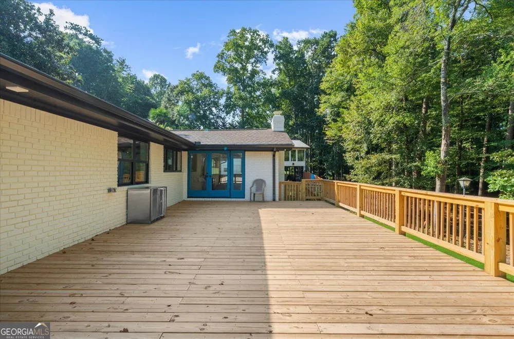 5839 Lakeshore DR Buford, GA 30518