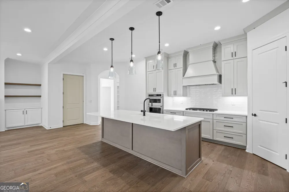 708 Woodlake CT Canton, GA 30114