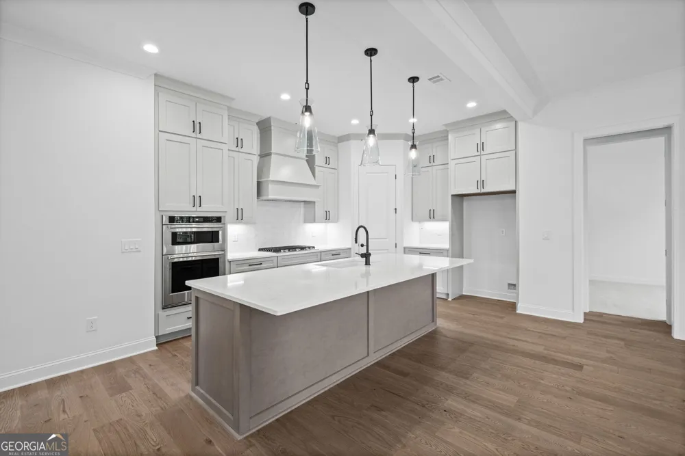 708 Woodlake CT Canton, GA 30114