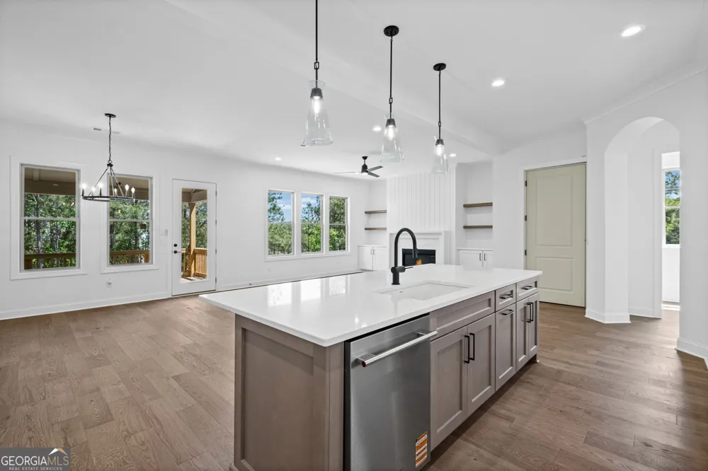 708 Woodlake CT Canton, GA 30114
