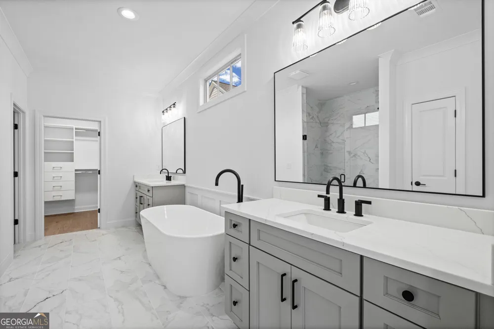 708 Woodlake CT Canton, GA 30114