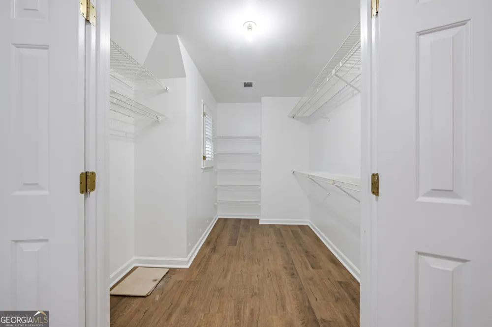 1809 Shelburne RDG Marietta, GA 30068