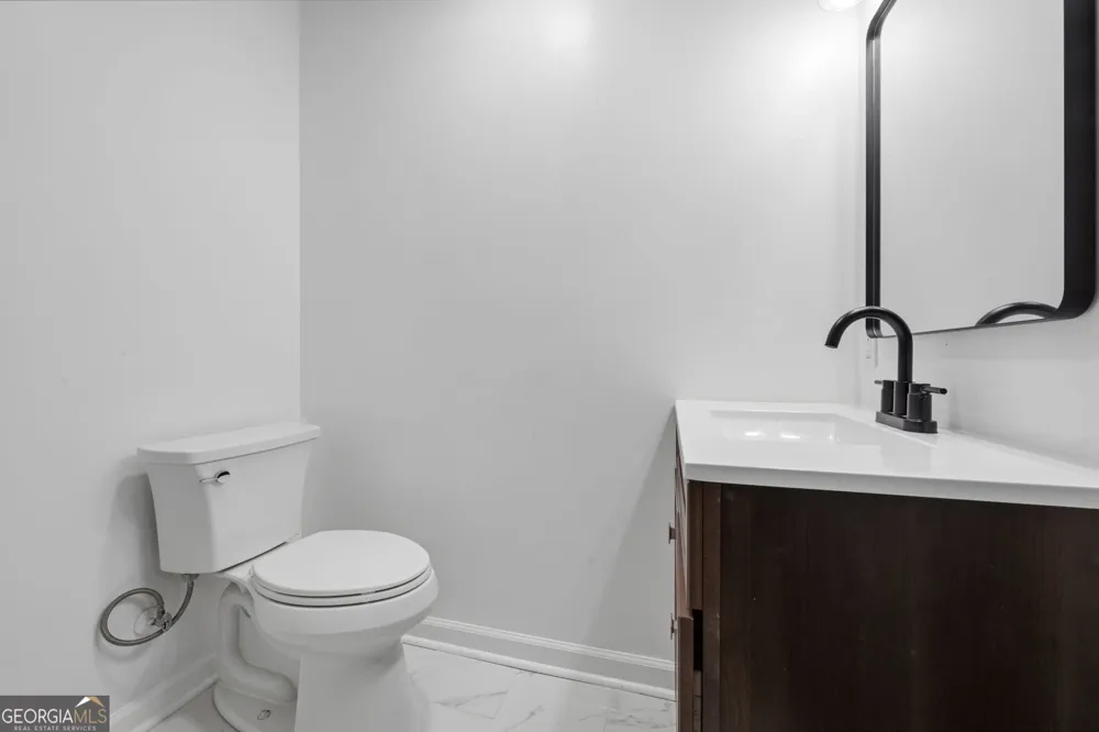 1809 Shelburne RDG Marietta, GA 30068