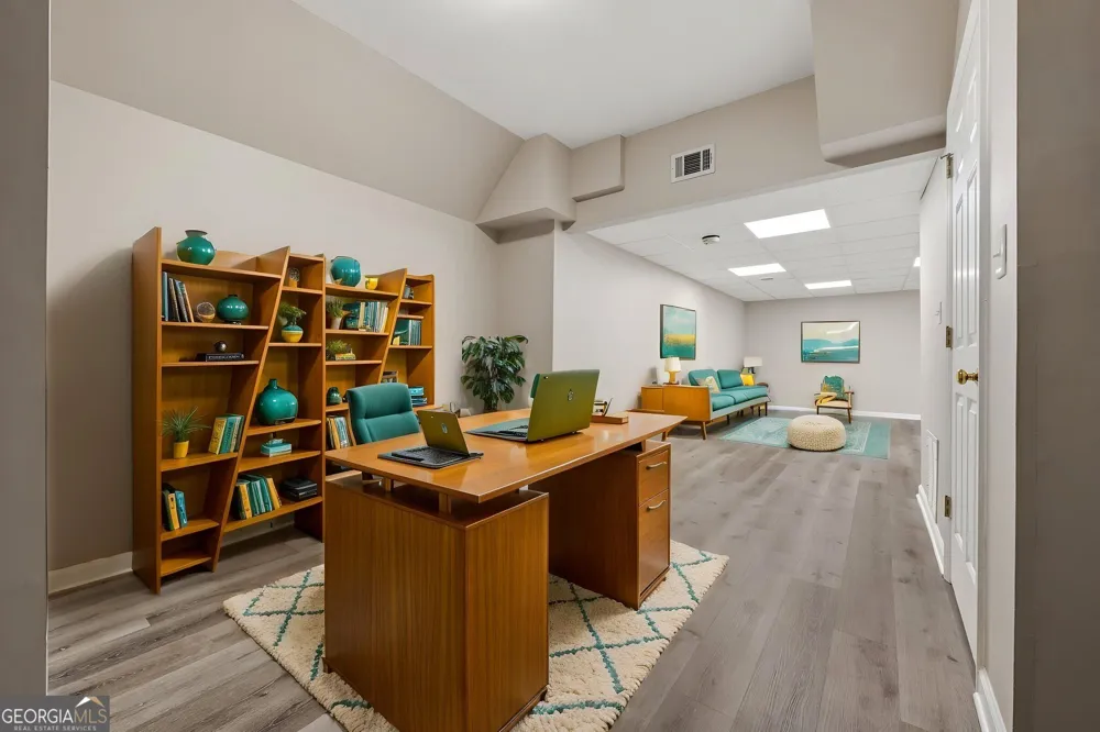 1809 Shelburne RDG Marietta, GA 30068