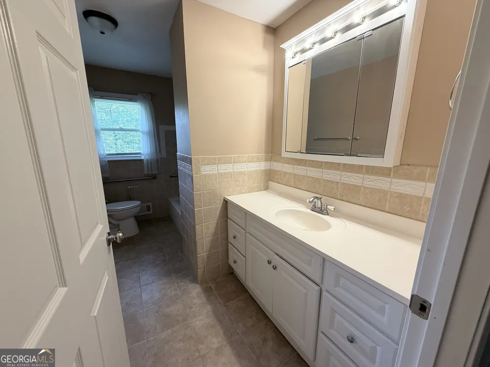 1571 Ebenezer RD SW Conyers, GA 30094