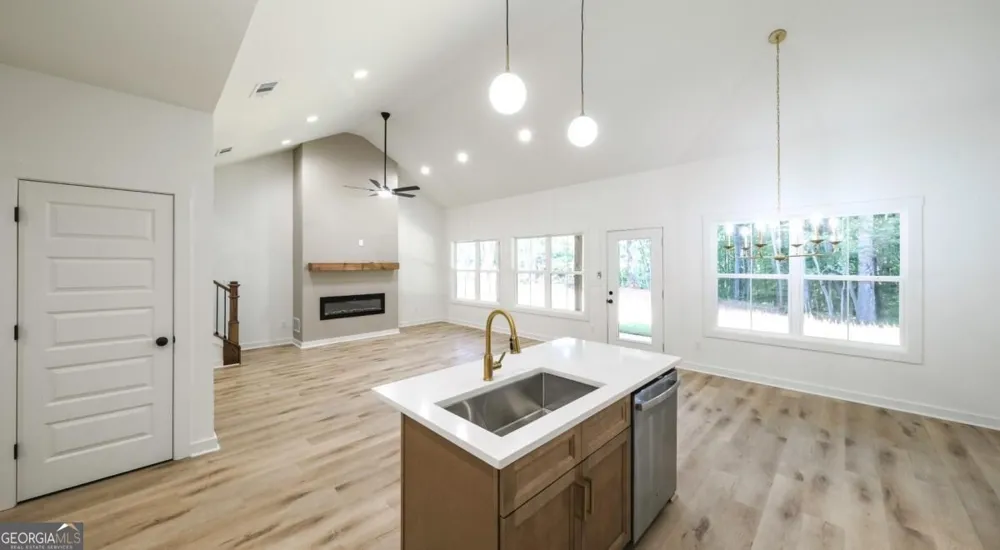 61 Hazel LN Bremen, GA 30110