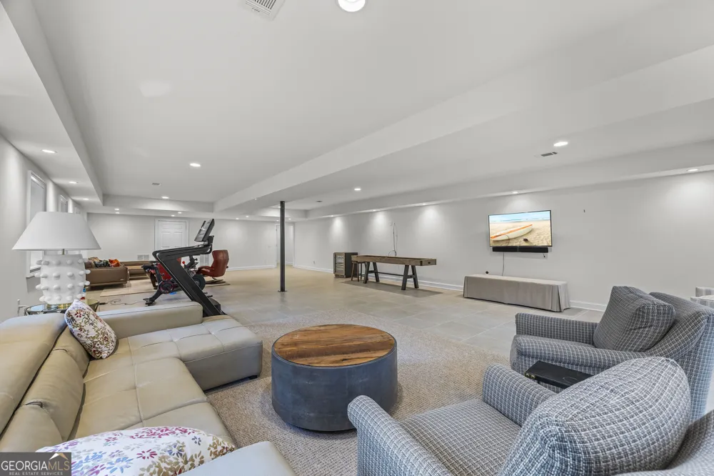 1900 Crystal Hills DR Athens, GA 30606