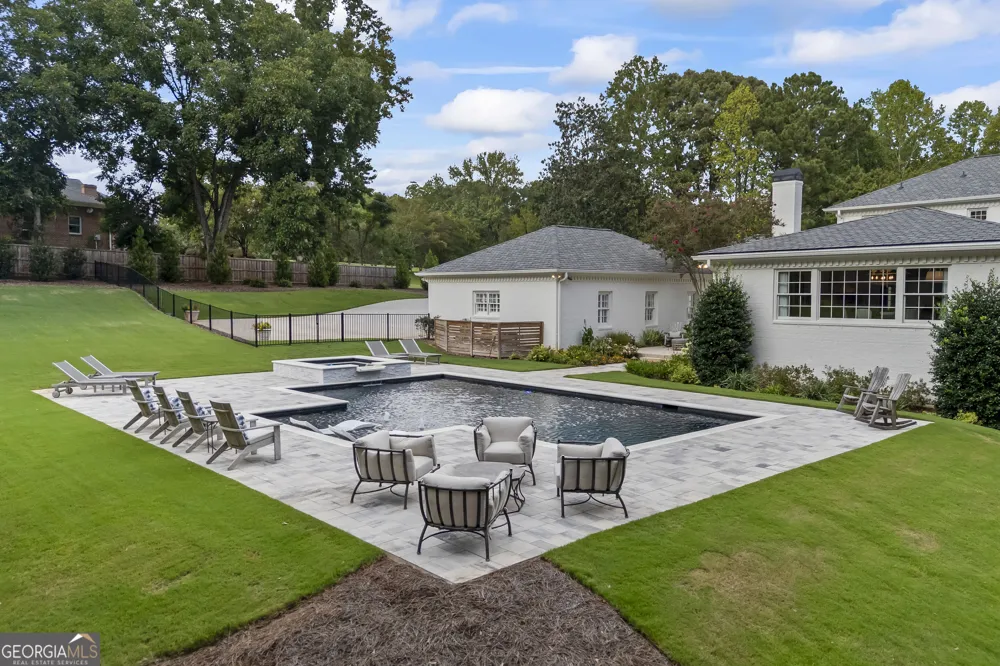 1900 Crystal Hills DR Athens, GA 30606
