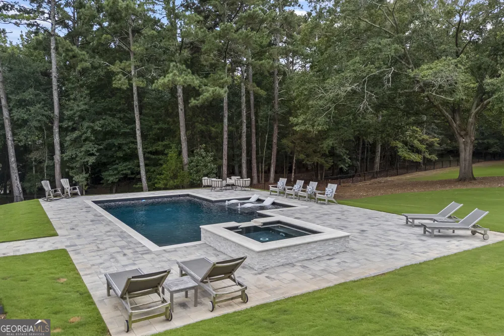 1900 Crystal Hills DR Athens, GA 30606