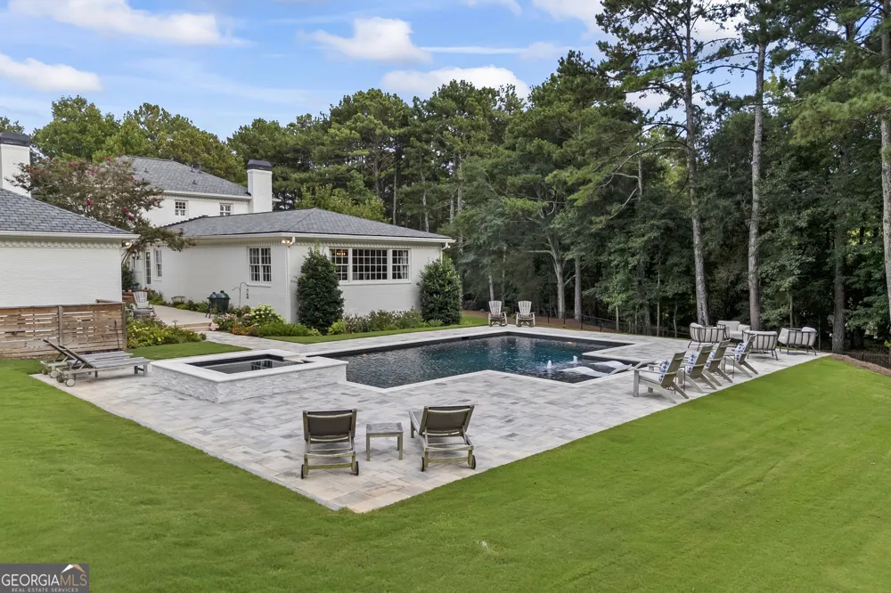 1900 Crystal Hills DR Athens, GA 30606