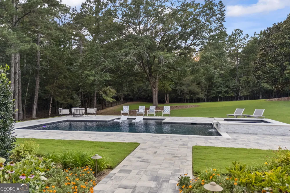 1900 Crystal Hills DR Athens, GA 30606