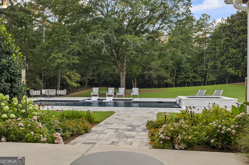 1900 Crystal Hills DR Athens, GA 30606