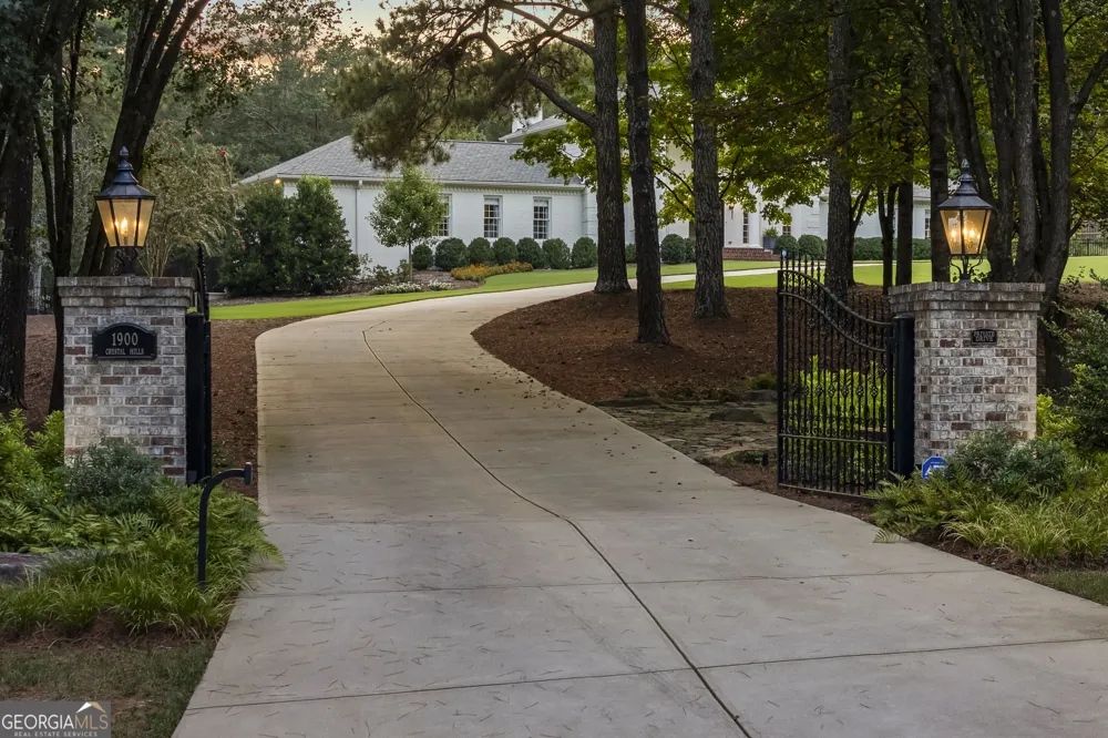 1900 Crystal Hills DR Athens, GA 30606