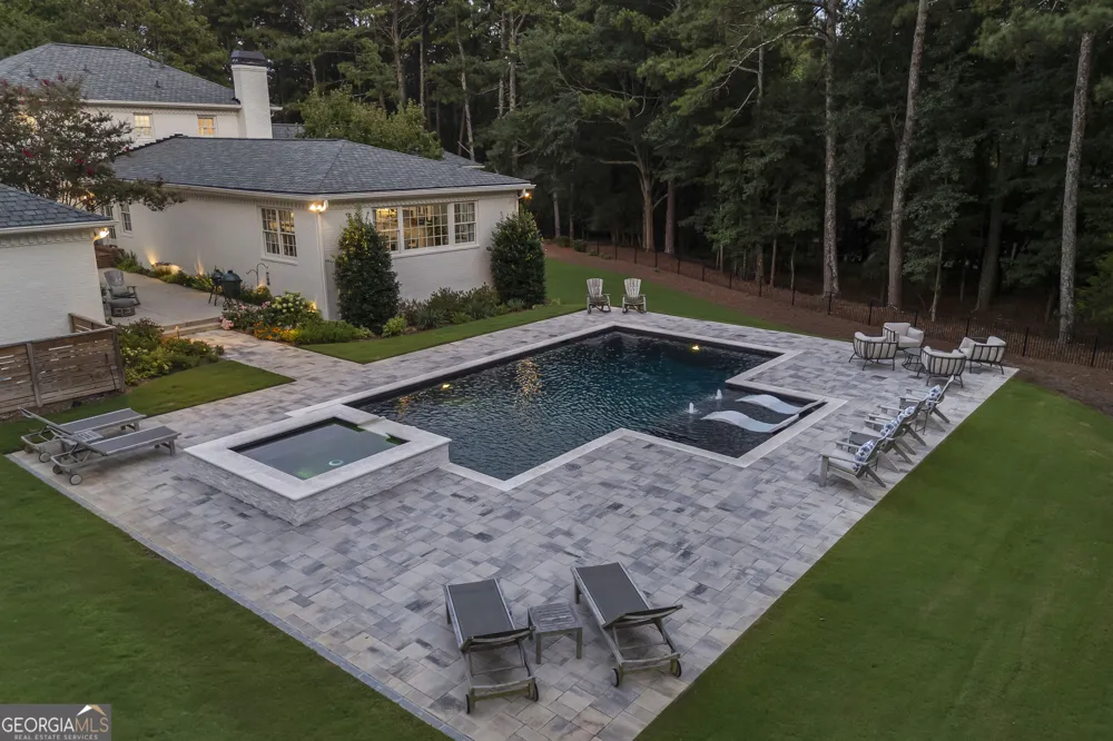 1900 Crystal Hills DR Athens, GA 30606