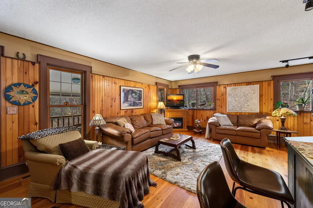 208 Bullen Gap RD Blue Ridge, GA 30513