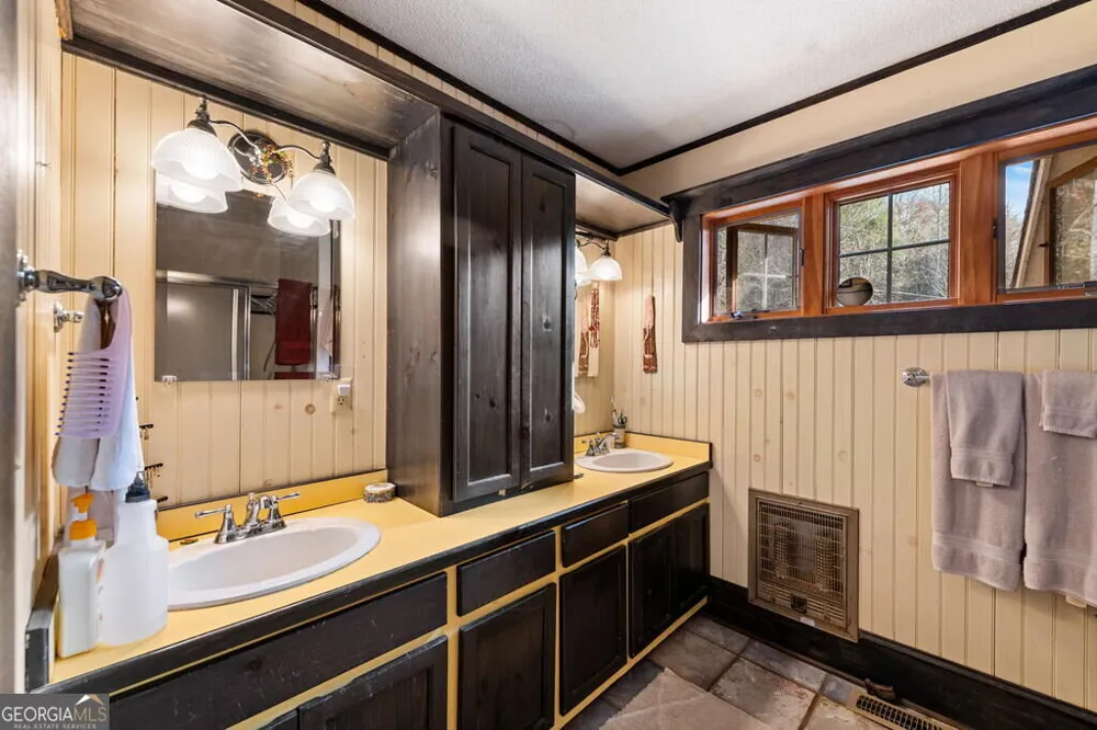 208 Bullen Gap RD Blue Ridge, GA 30513