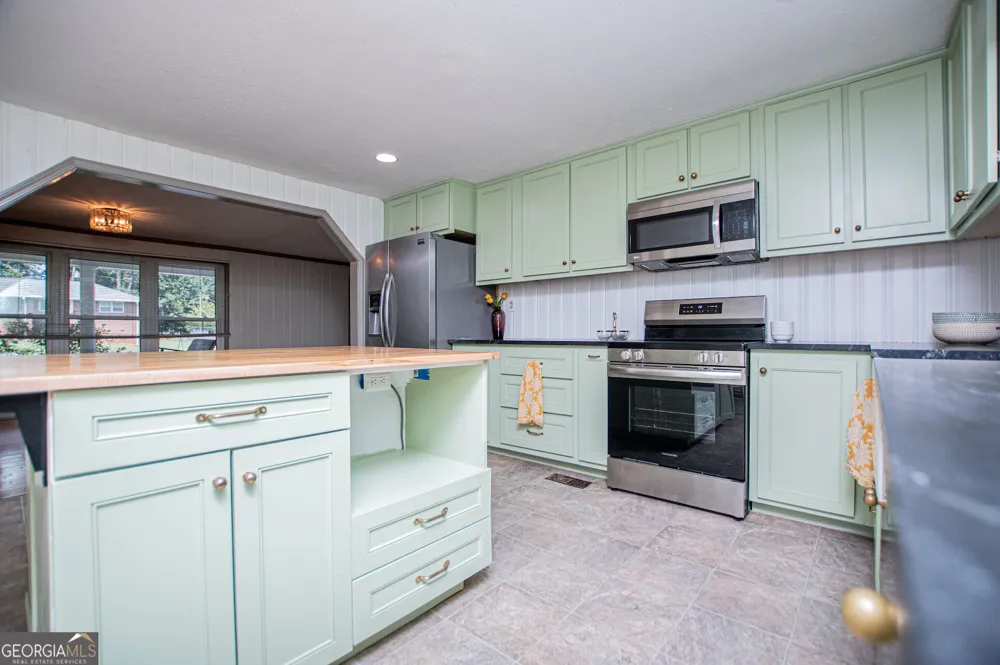 105 Sharp DR Carrollton, GA 30117