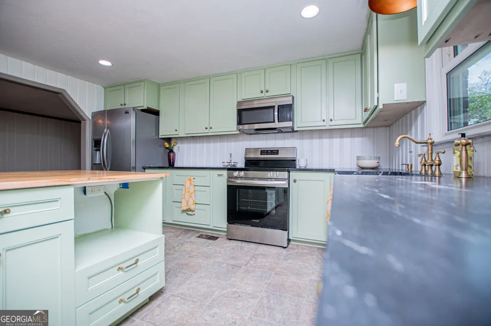 105 Sharp DR Carrollton, GA 30117