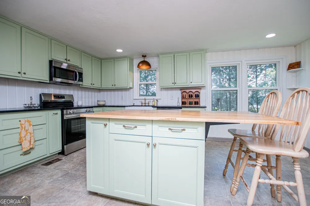 105 Sharp DR Carrollton, GA 30117