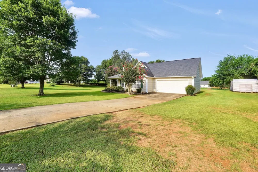 1130 Larkspur DR Locust Grove, GA 30248