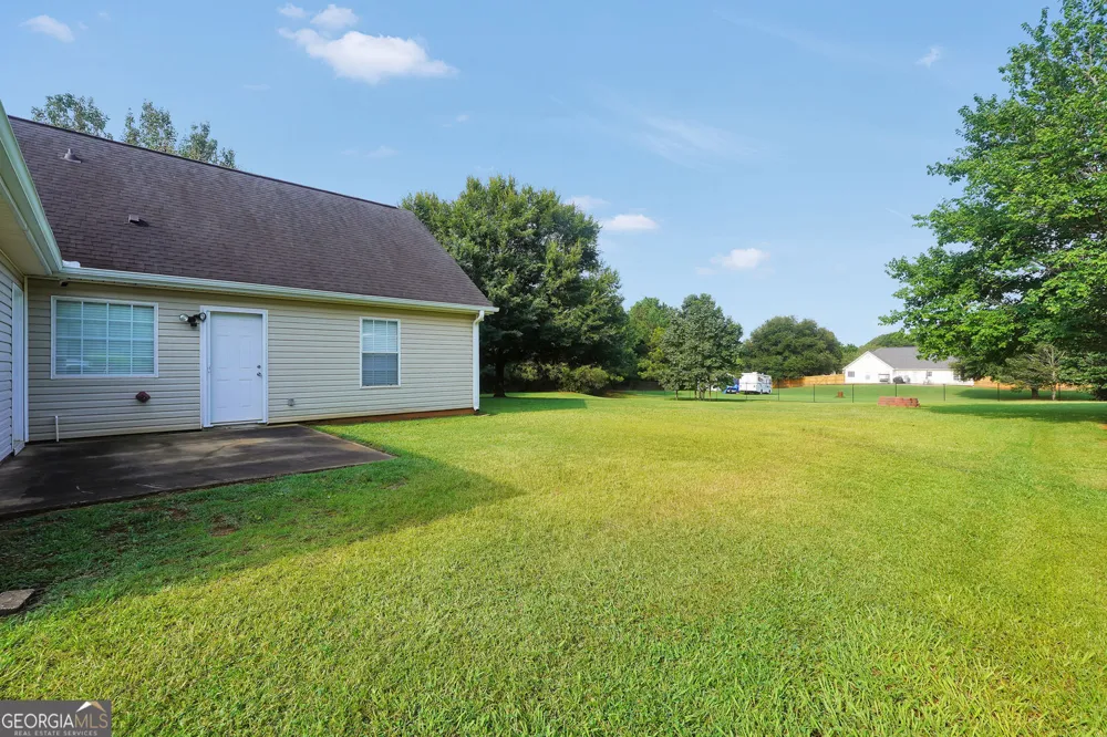 1130 Larkspur DR Locust Grove, GA 30248