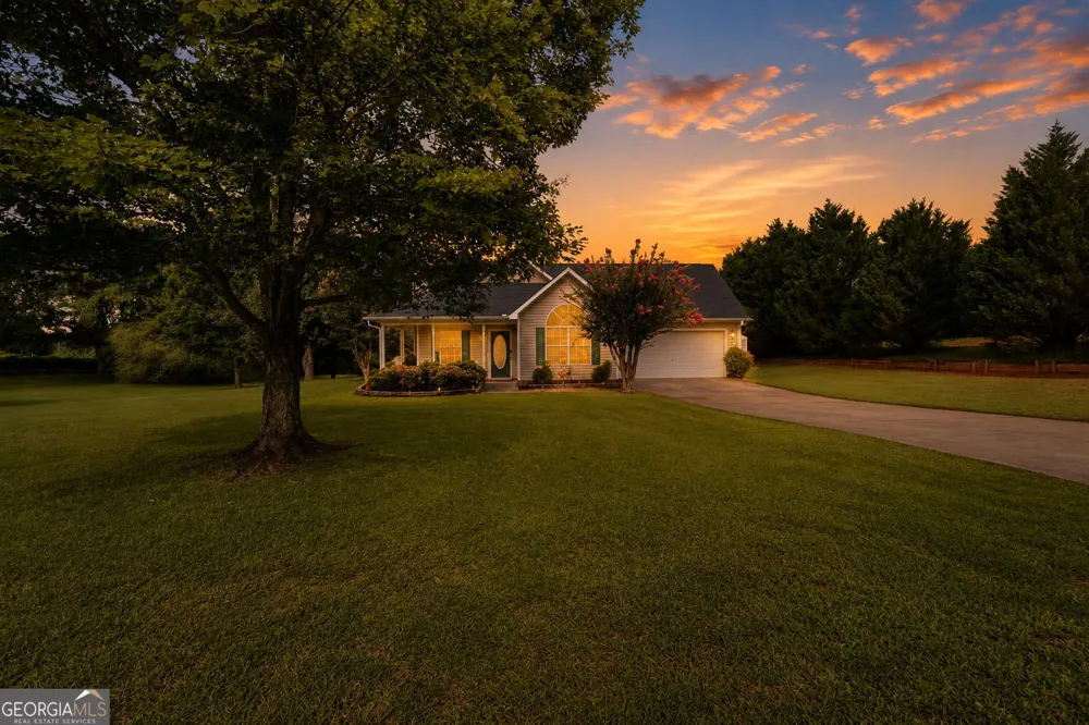 1130 Larkspur DR Locust Grove, GA 30248