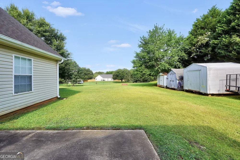 1130 Larkspur DR Locust Grove, GA 30248
