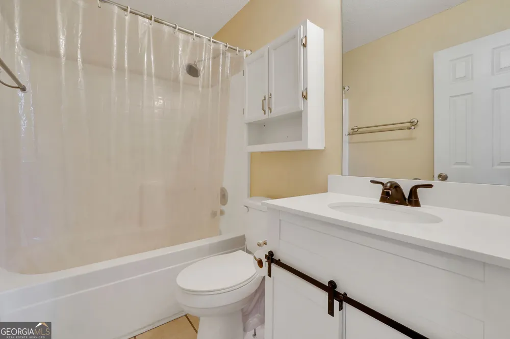 1130 Larkspur DR Locust Grove, GA 30248