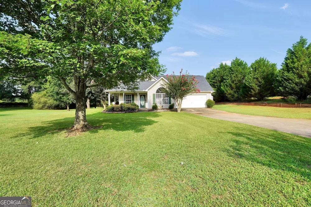 1130 Larkspur DR Locust Grove, GA 30248