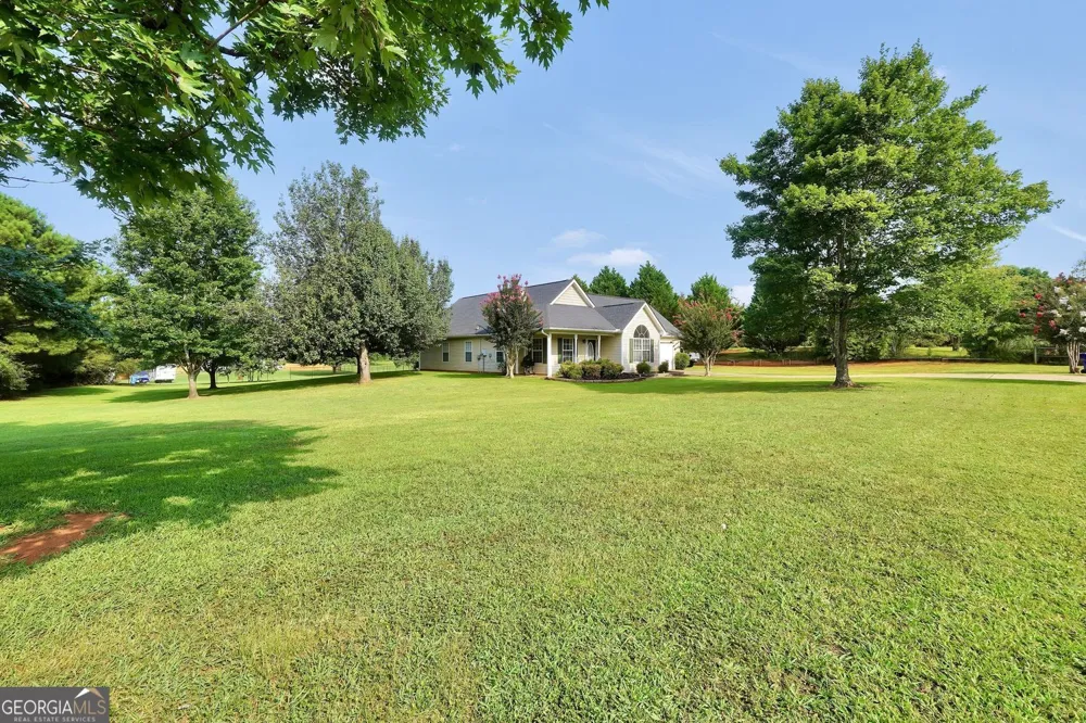 1130 Larkspur DR Locust Grove, GA 30248