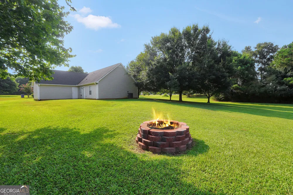 1130 Larkspur DR Locust Grove, GA 30248