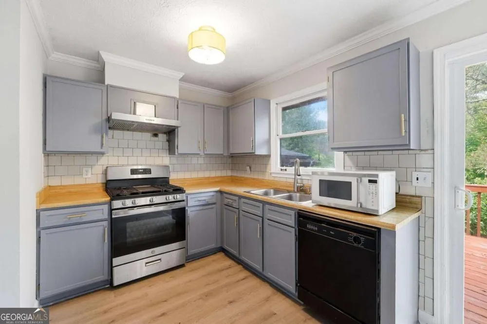 3262 Summer Wood CIR Snellville, GA 30039