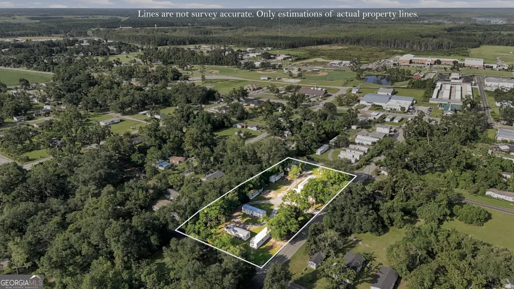 28 E Peeler AVE Lakeland, GA 31635