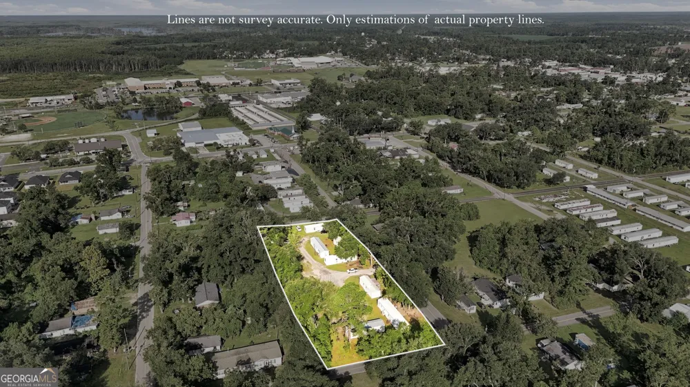 28 E Peeler AVE Lakeland, GA 31635