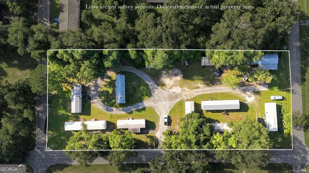 28 E Peeler AVE Lakeland, GA 31635