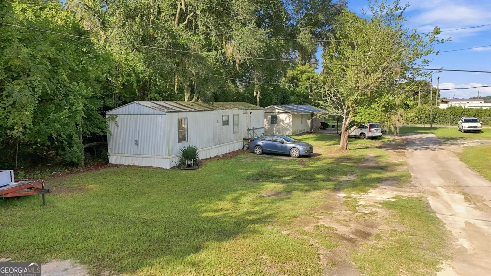 28 E Peeler AVE Lakeland, GA 31635