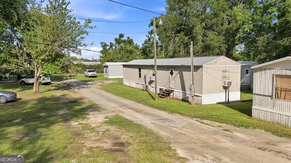 28 E Peeler AVE Lakeland, GA 31635