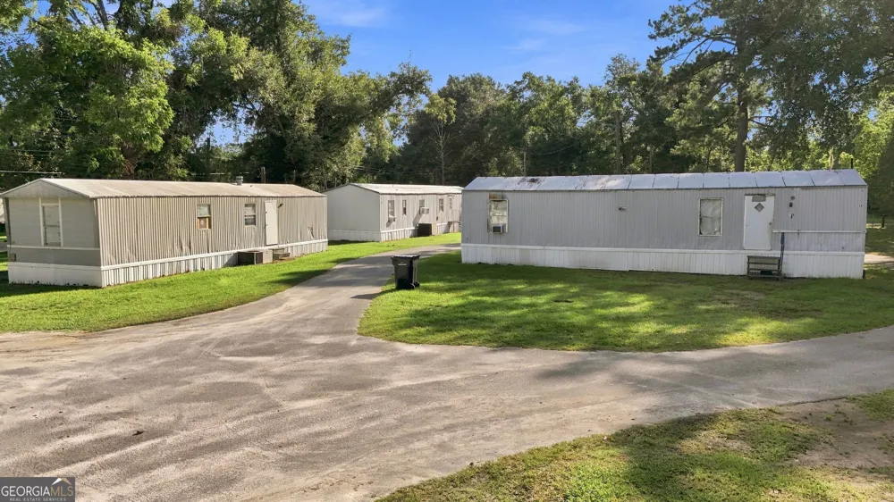 28 E Peeler AVE Lakeland, GA 31635