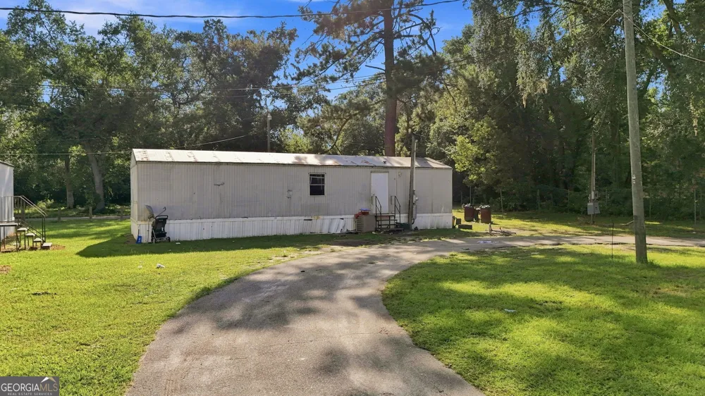 28 E Peeler AVE Lakeland, GA 31635