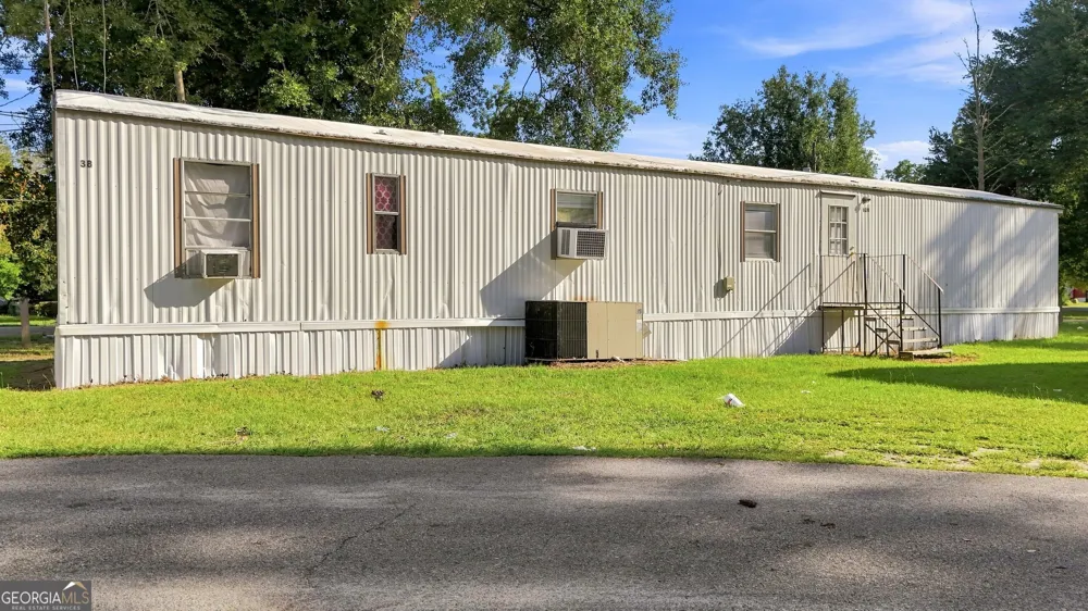 28 E Peeler AVE Lakeland, GA 31635