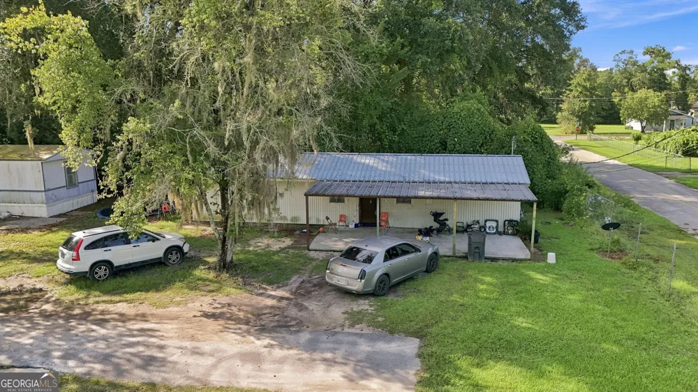 28 E Peeler AVE Lakeland, GA 31635