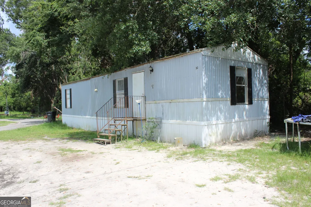 28 E Peeler AVE Lakeland, GA 31635
