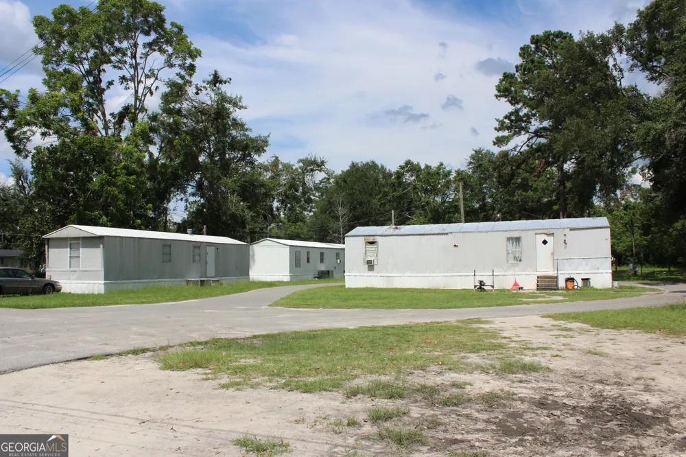 28 E Peeler AVE Lakeland, GA 31635
