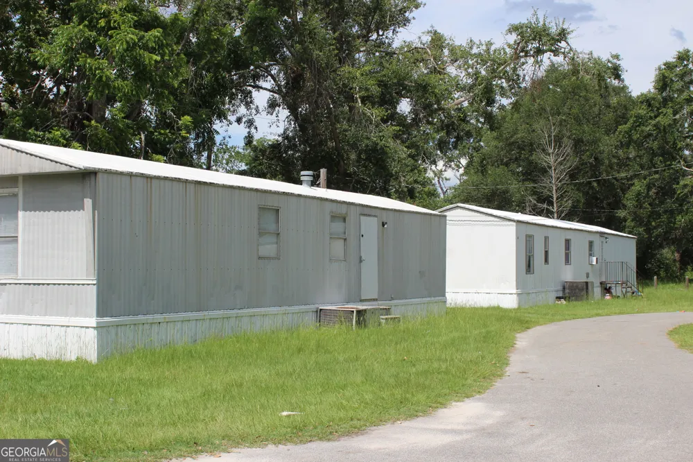 28 E Peeler AVE Lakeland, GA 31635