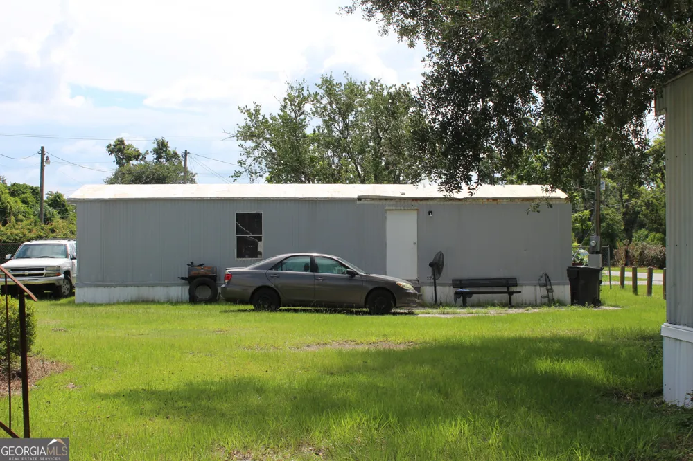 28 E Peeler AVE Lakeland, GA 31635