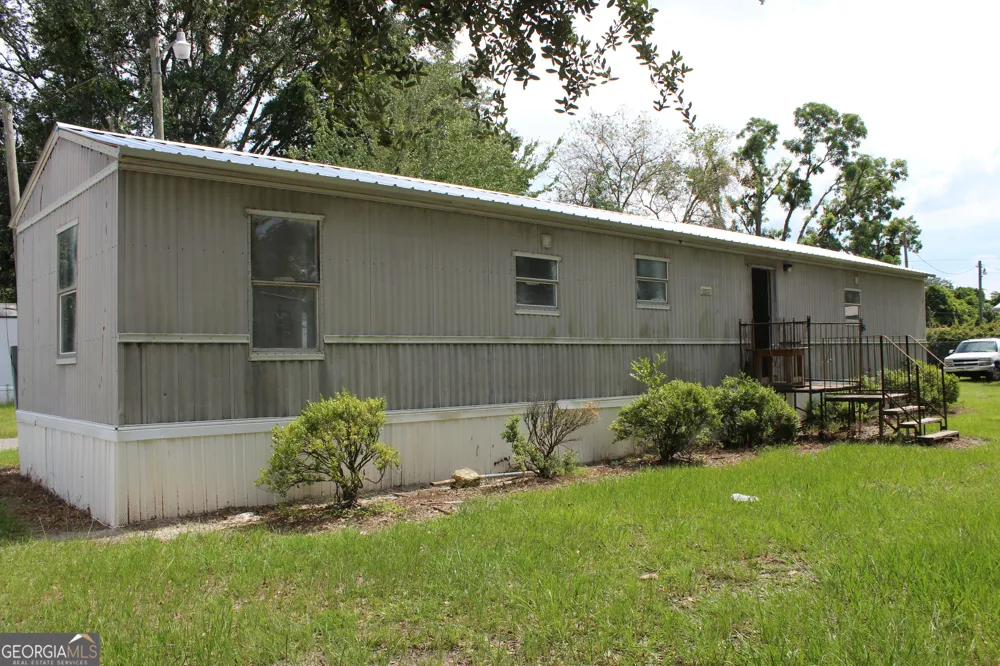 28 E Peeler AVE Lakeland, GA 31635