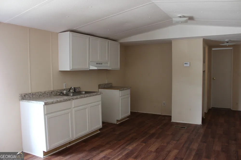 28 E Peeler AVE Lakeland, GA 31635
