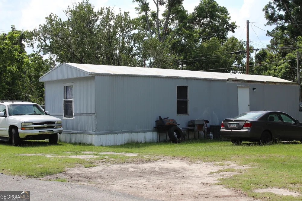 28 E Peeler AVE Lakeland, GA 31635