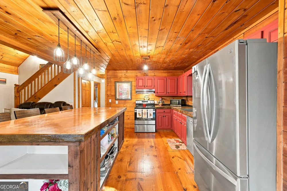 19 Blackberry Falls LN Ellijay, GA 30536