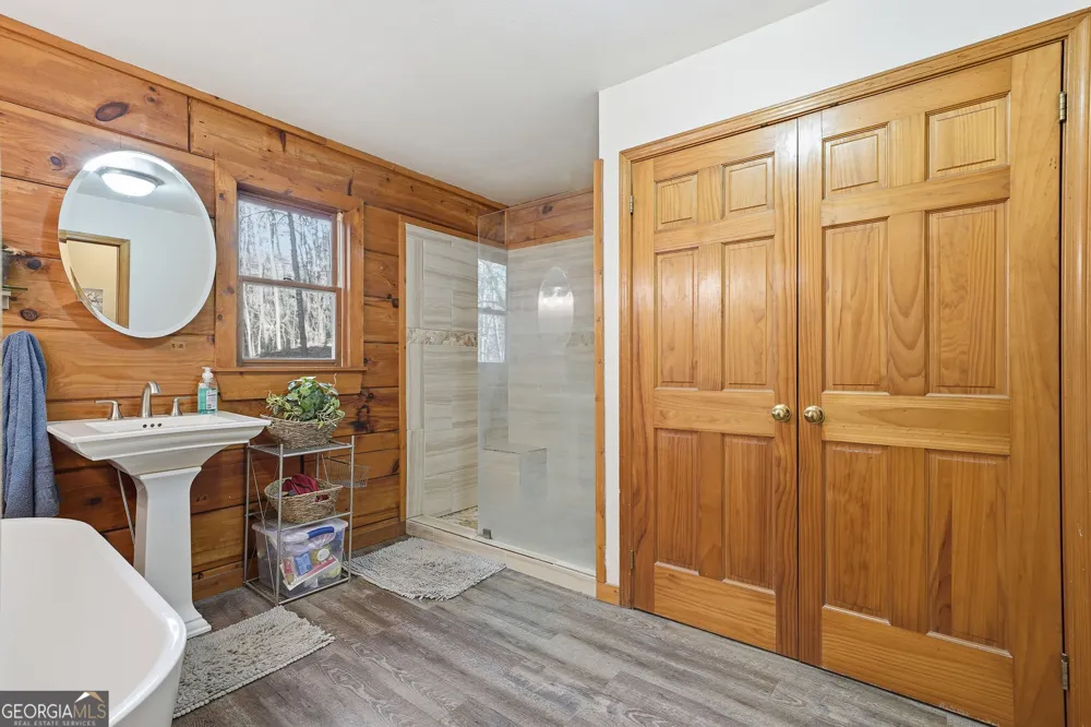 19 Blackberry Falls LN Ellijay, GA 30536